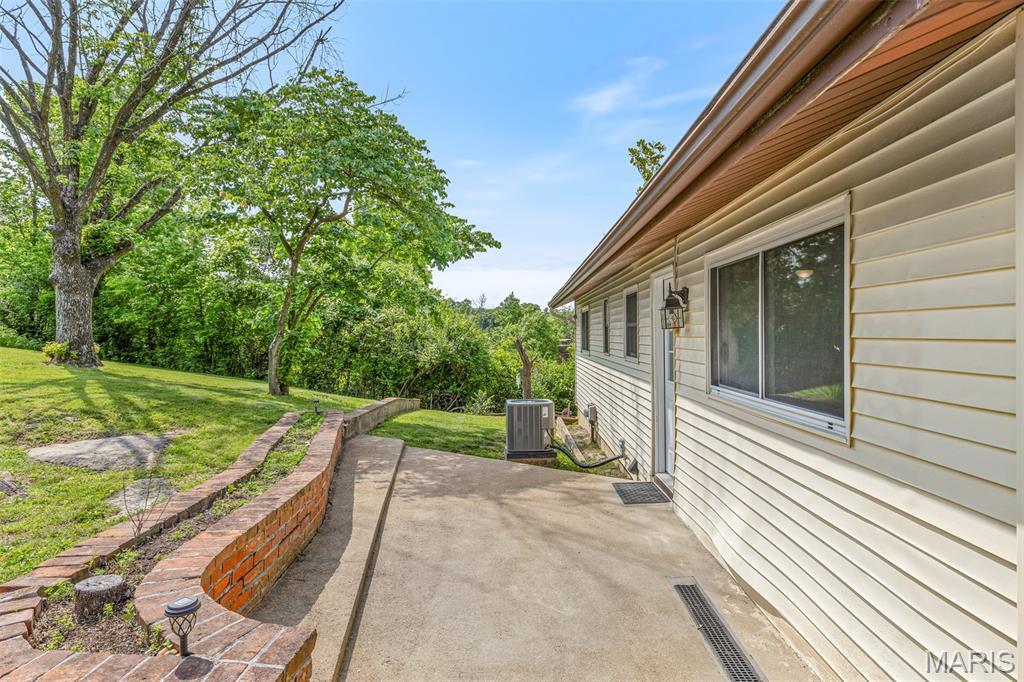 Property Photo: 2110 Devonshire Drive MO 63052