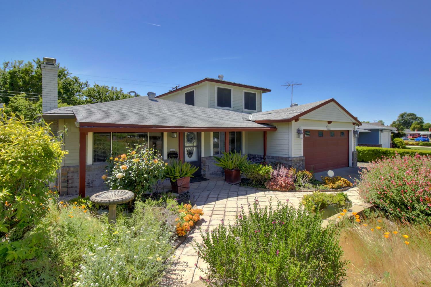 Property Photo: 2500 Fernandez Drive CA 95822
