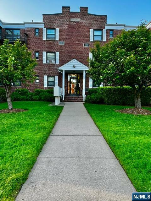 Property Photo:  241 Main Street 2H  NJ 07621 