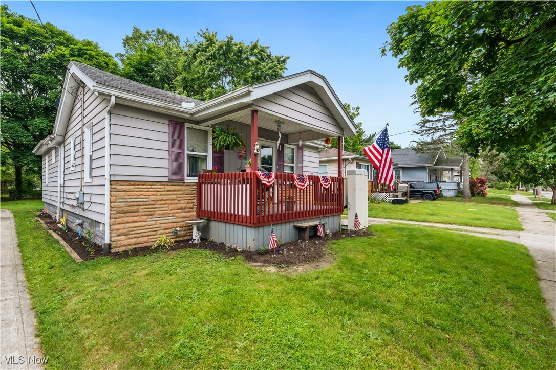 Property Photo: 894 Sutherland Avenue OH 44314