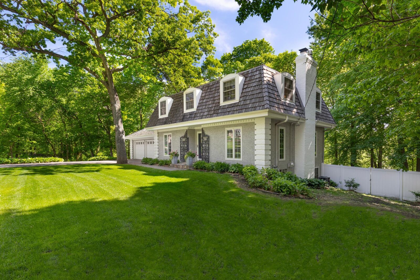 Property Photo:  300 Lindawood Lane  MN 55391 