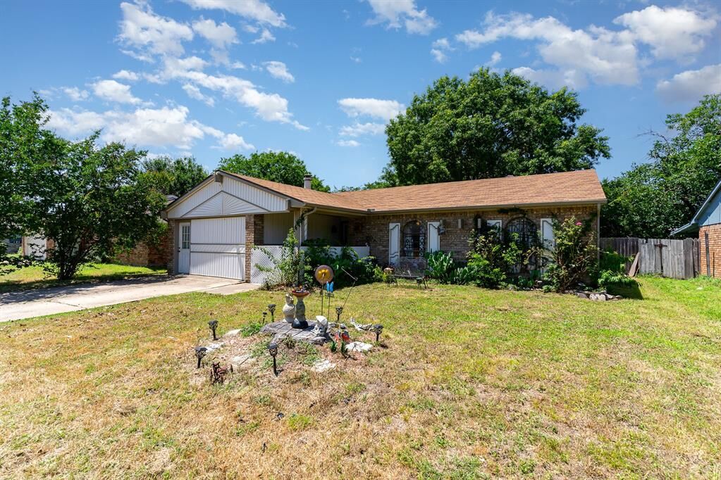 Property Photo:  1502 Santa Fe Trail  TX 75052