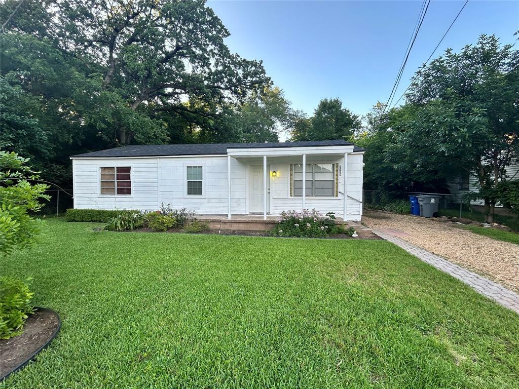 Property Photo: 8518 Oak Haven Lane TX 75217