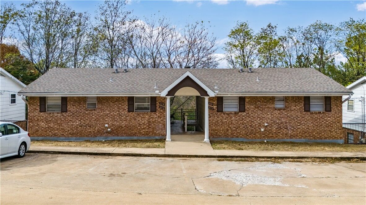 Property Photo:  517, 521, 523 W Spruce Street  AR 72703 