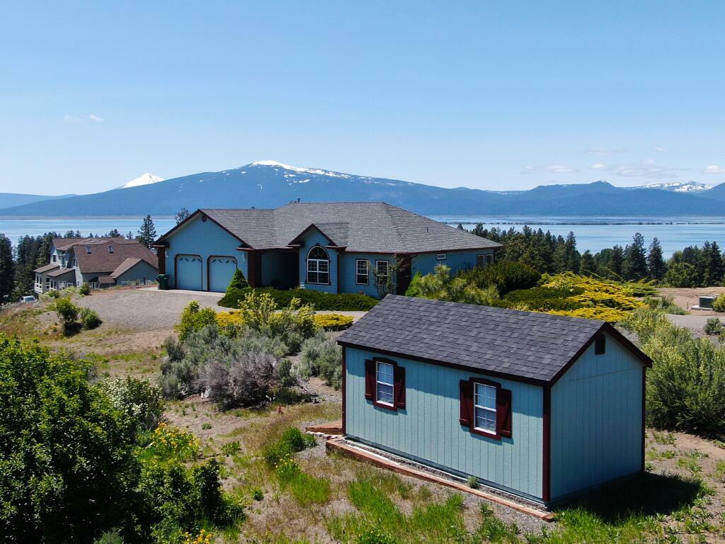 Property Photo: 2962 Mark Court OR 97624