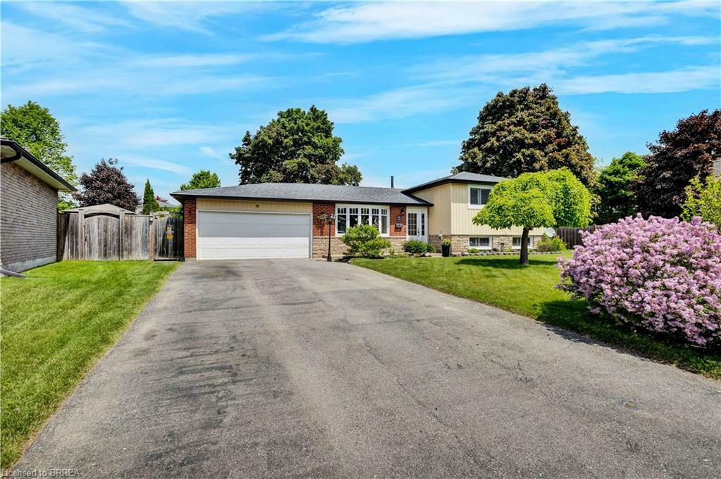 Property Photo: 18 Clover Court ON N3L 3M7