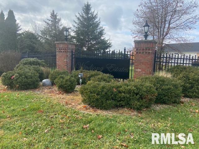 Property Photo:  301 Savannah Lane  IL 61571 