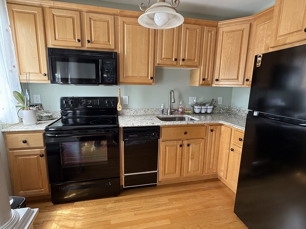 Property Photo: 5 Porter Rd 202 MA 01810