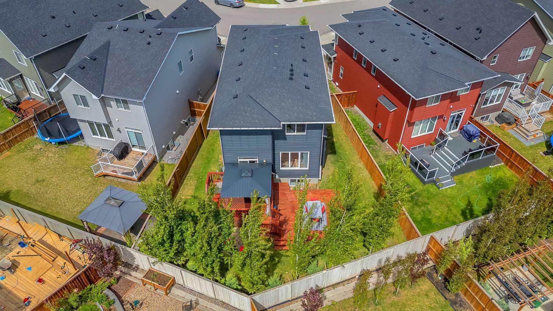Property Photo: 325 Bayview Way SW AB T4B 4H3