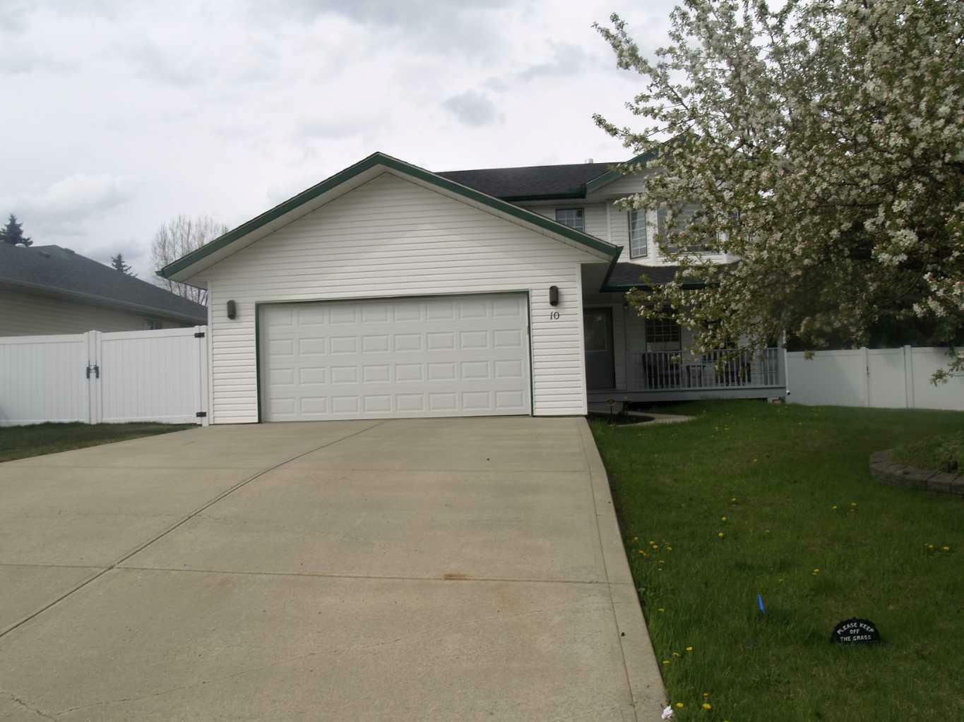 Property Photo: 10 Pickwick Lane AB T4L 1T6