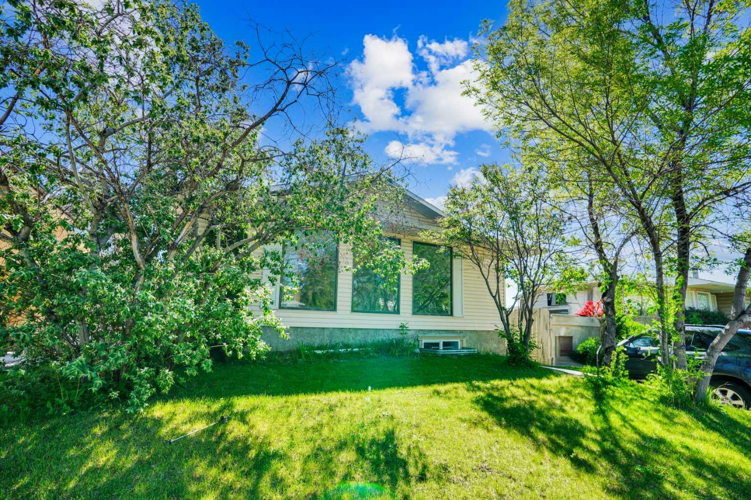 Property Photo: 616 Whitehorn Way NE AB T1Y 1Y4