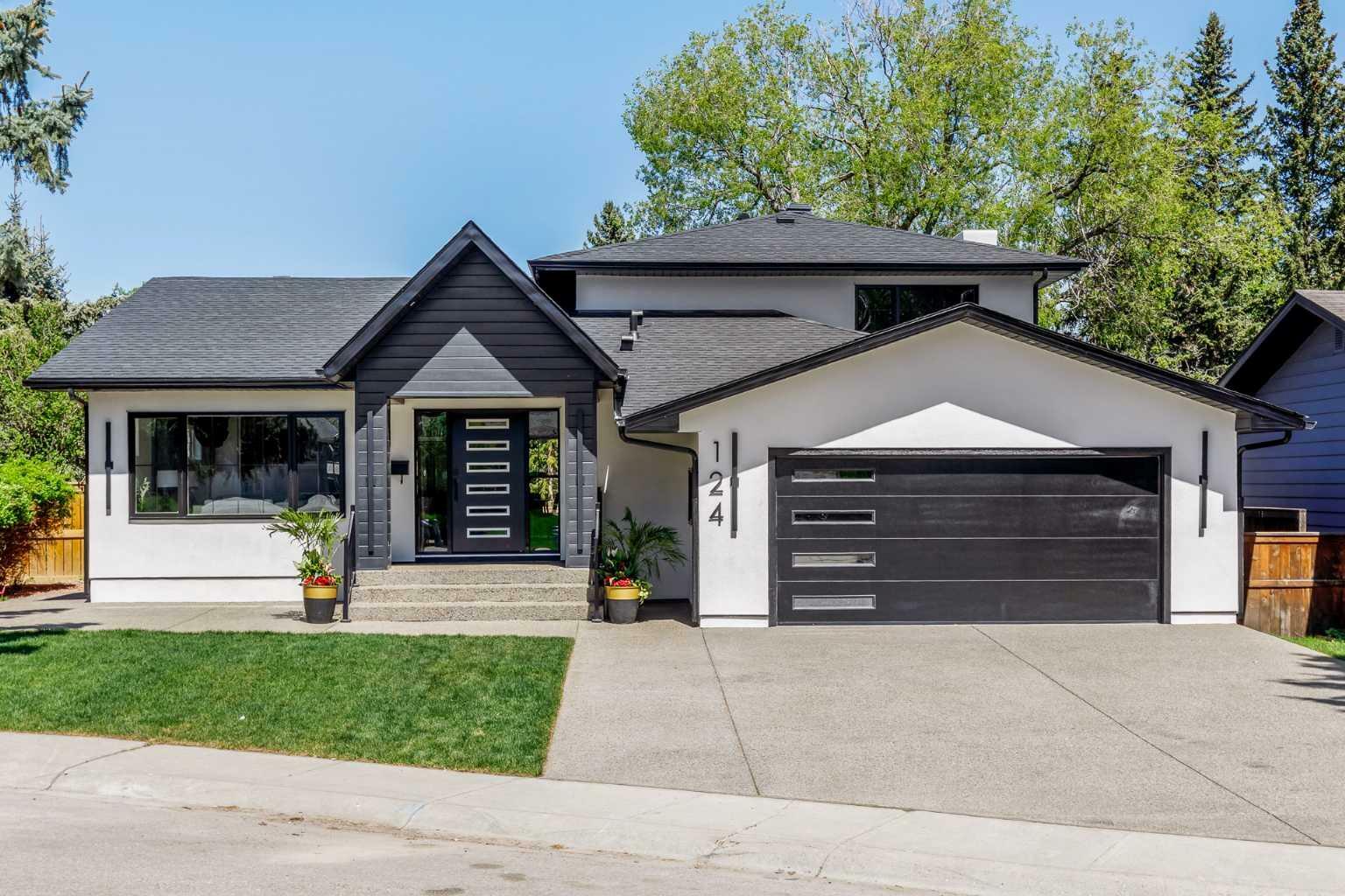 124 Oakhampton Place SW  Calgary AB T2V 4B2 photo