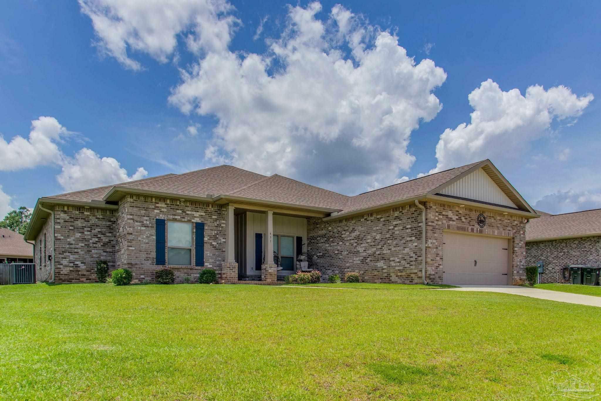 Property Photo: 431 Broadleaf Cir FL 32533