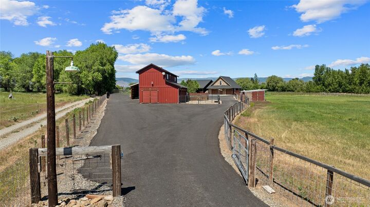 Property Photo: 2853 Game Farm Road WA 98926