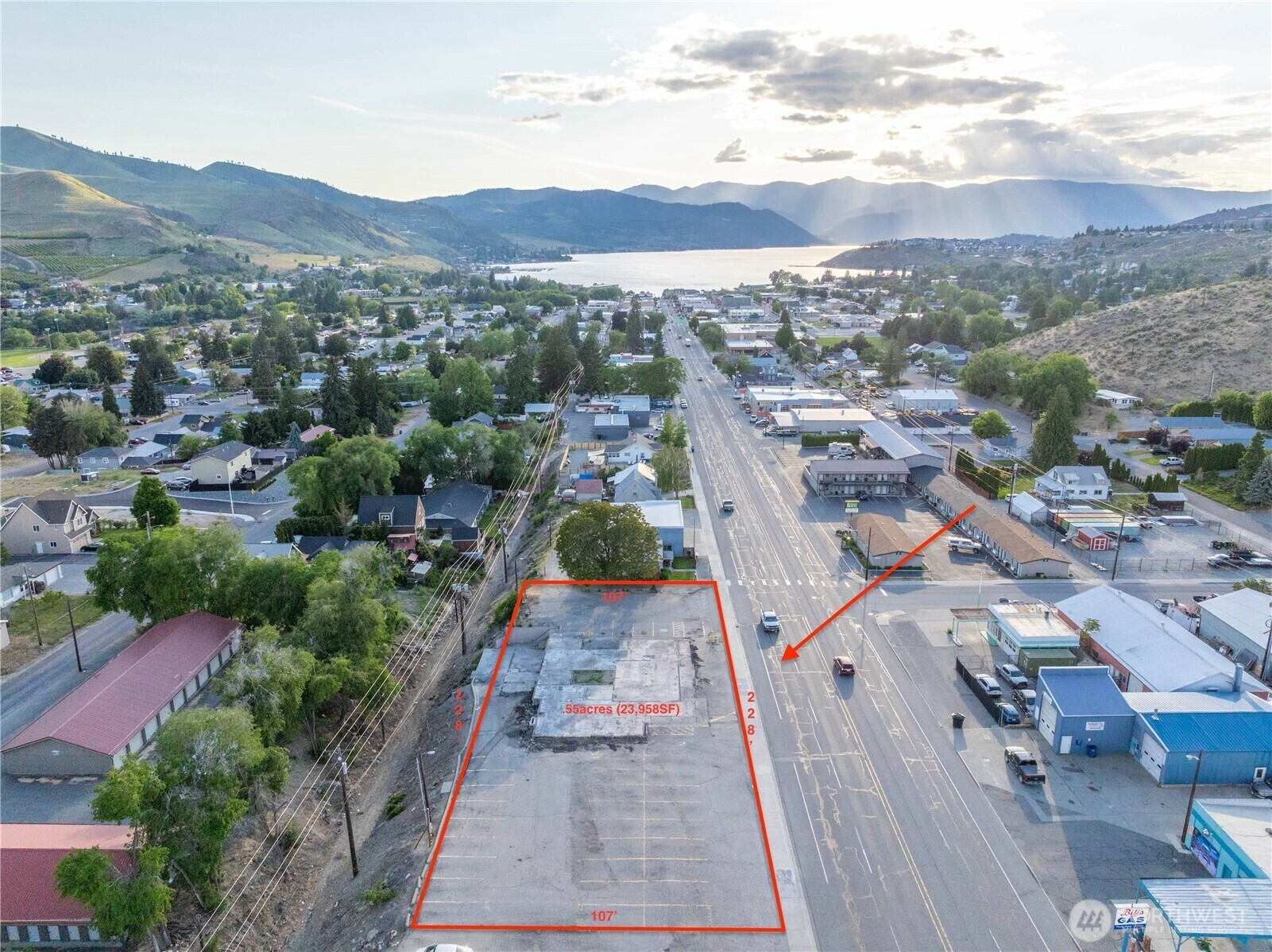 Property Photo: 804 E Woodin Avenue WA 98816