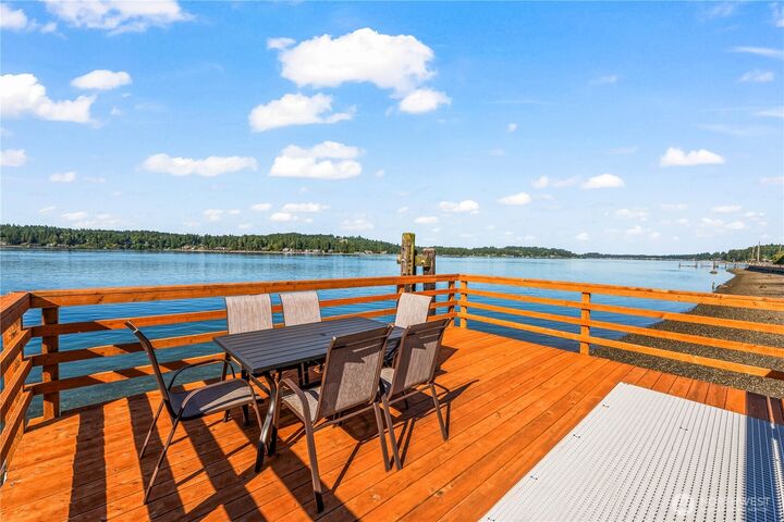 Property Photo: 5819 18th Street Ct NW WA 98335