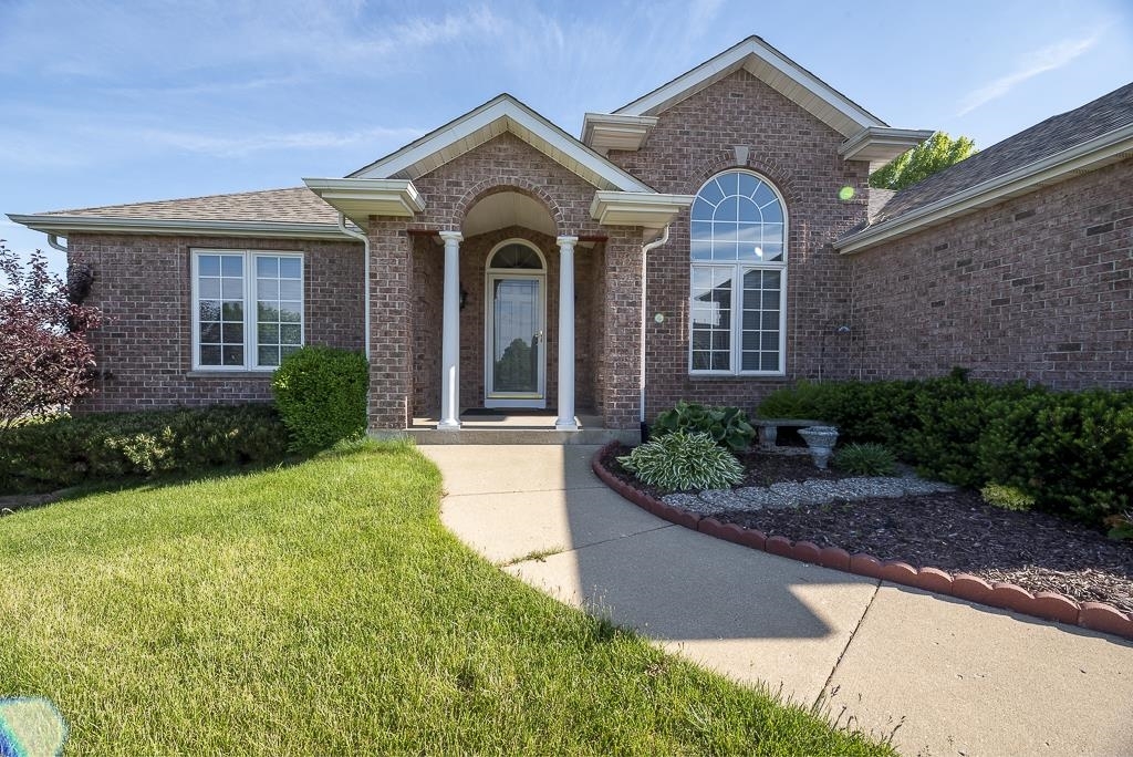Property Photo: 664 Elberon Way IL 61073
