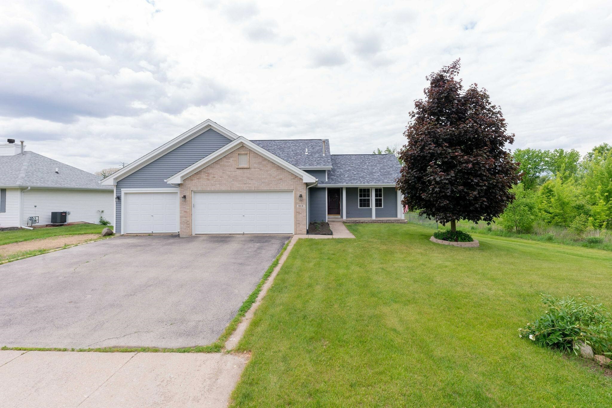 Property Photo:  912 Meadow Lane  IL 61088 