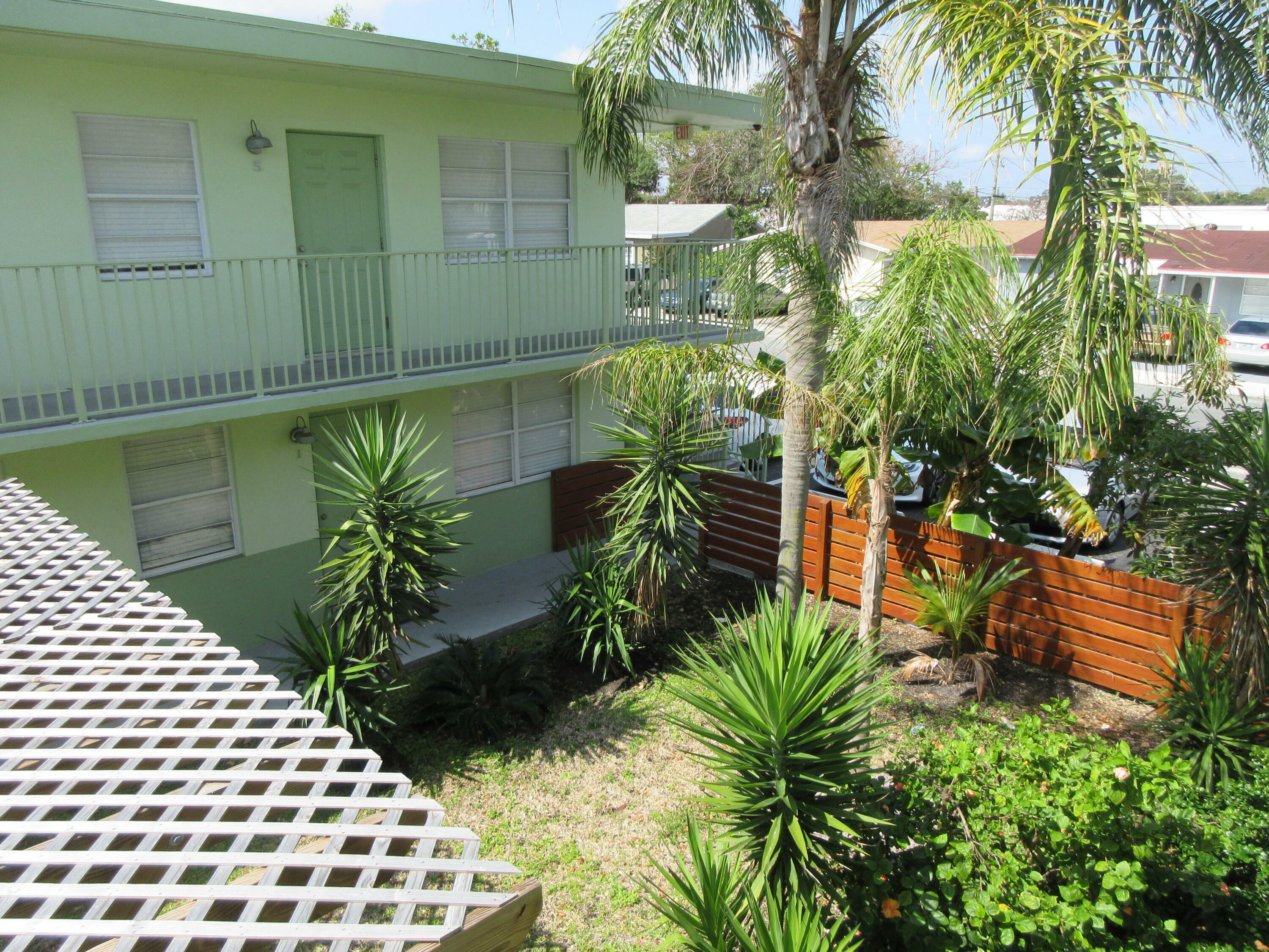 Property Photo: 1122 N H Street 16 FL 33460