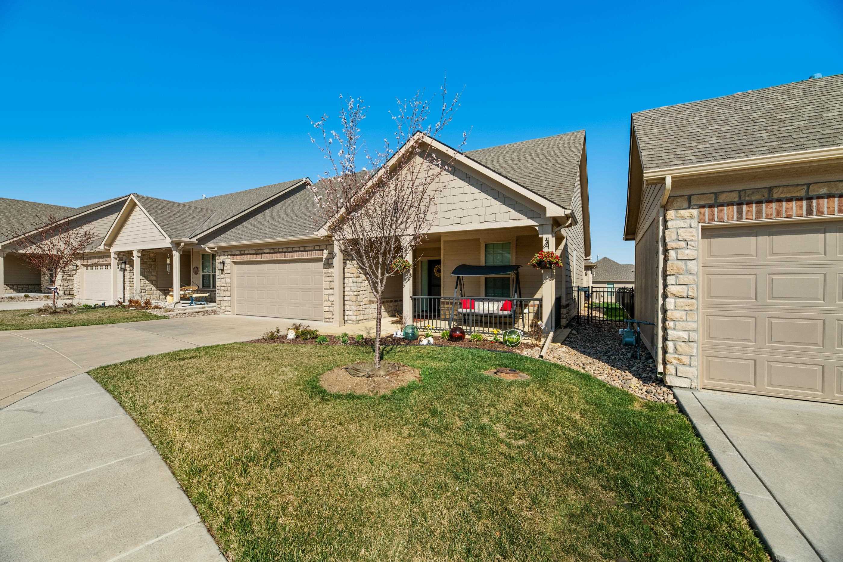 Property Photo: 4928 N Prestwick Ave KS 67226