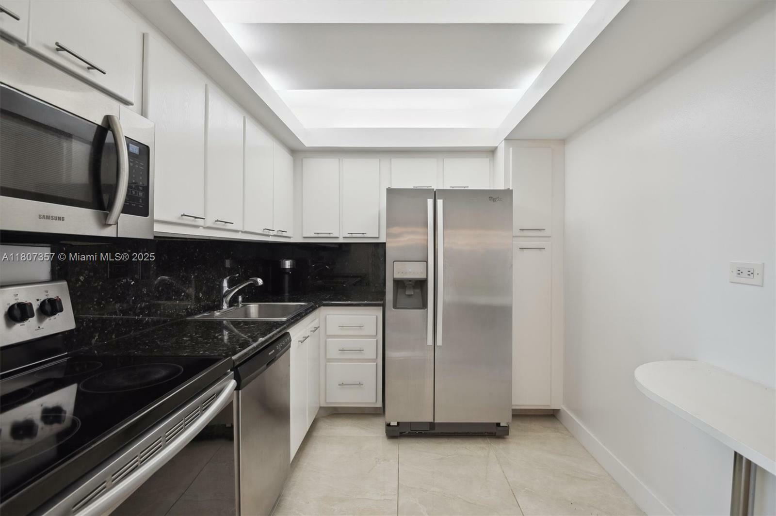 Property Photo: 20225 NE 34th Ct 2512 FL 33180