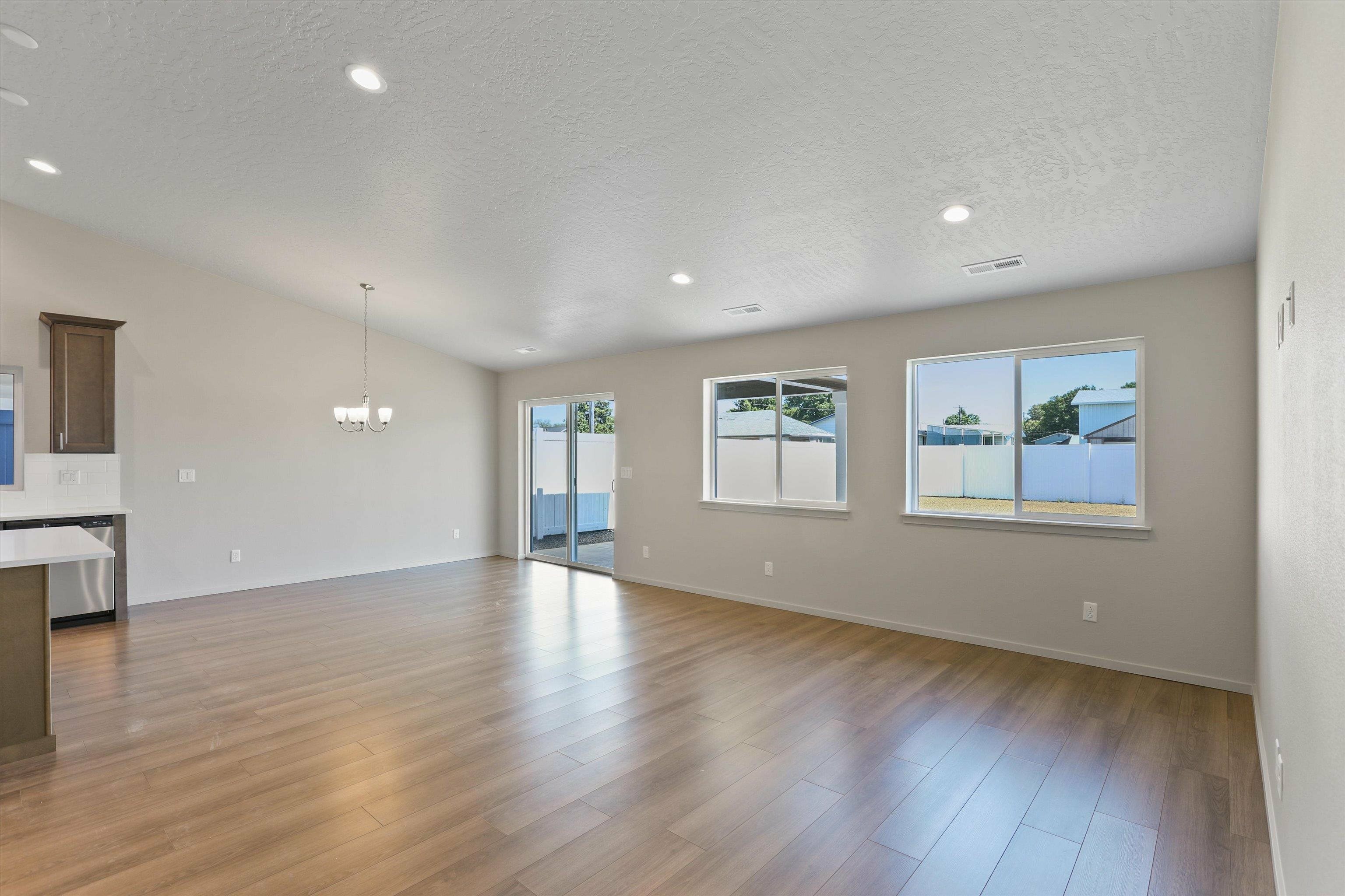 Property Photo: 508 N Arc Ct WA 99016