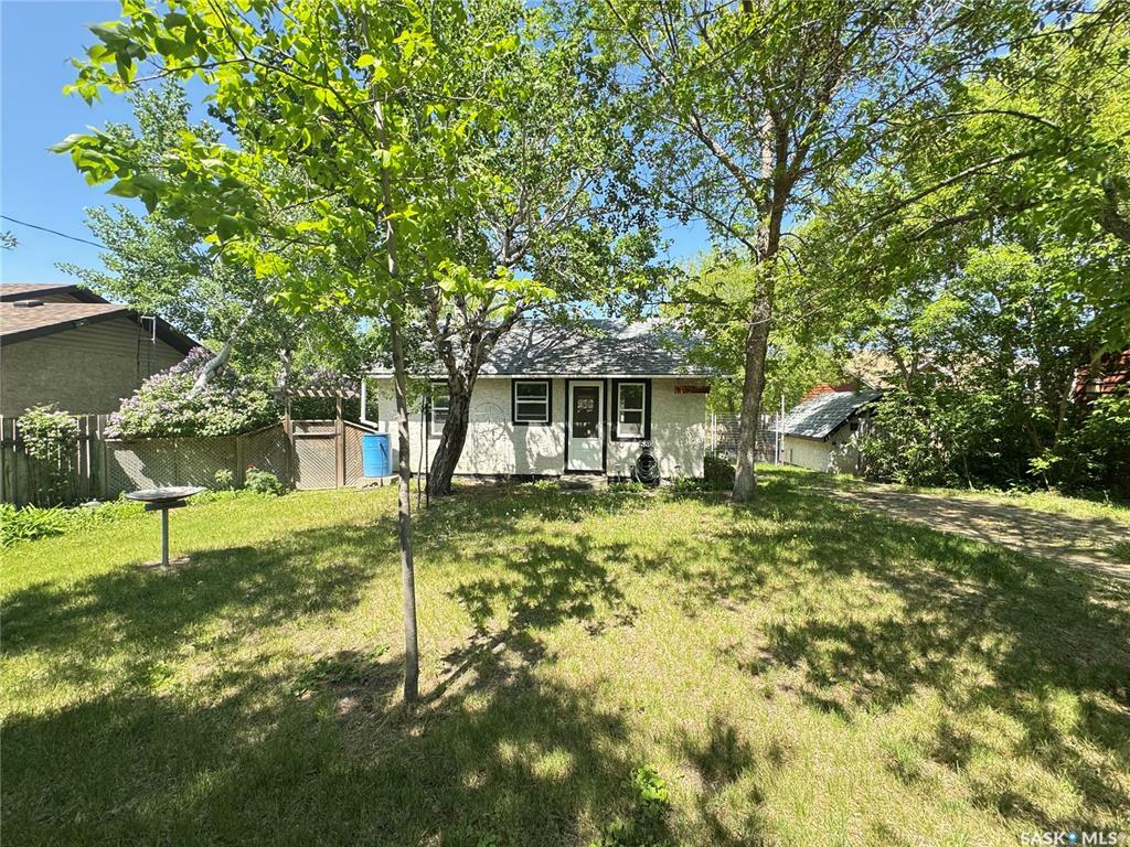 Property Photo: 580 Nicoll Avenue SK S0G 4C0