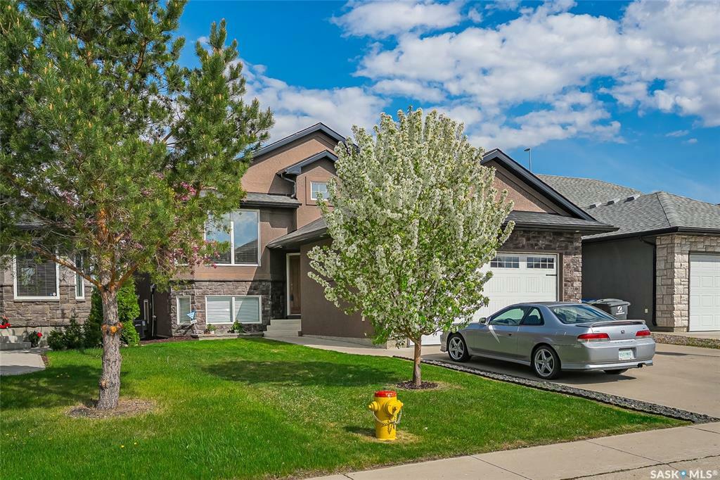 Property Photo: 734 Sutter Crescent SK S7T 0R4