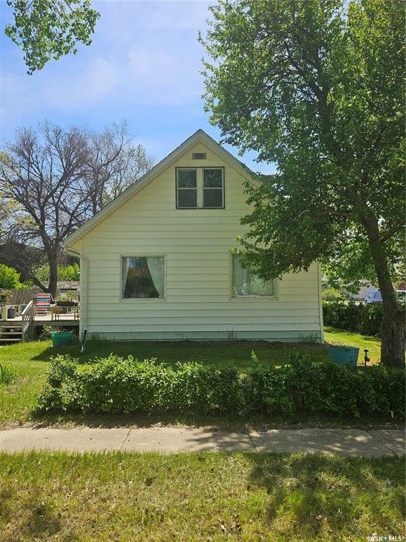 Property Photo: 402 Saskatchewan Avenue SK S0C 2L0