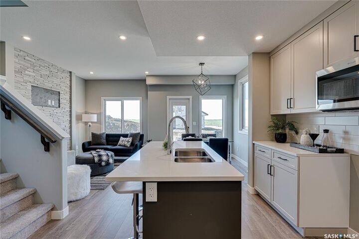 Property Photo: 483 Doran Crescent SK S7V 1W2