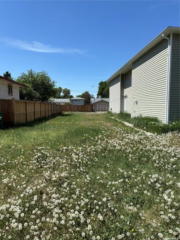 Property Photo:  223 X Avenue N  SK S7K 3J8 