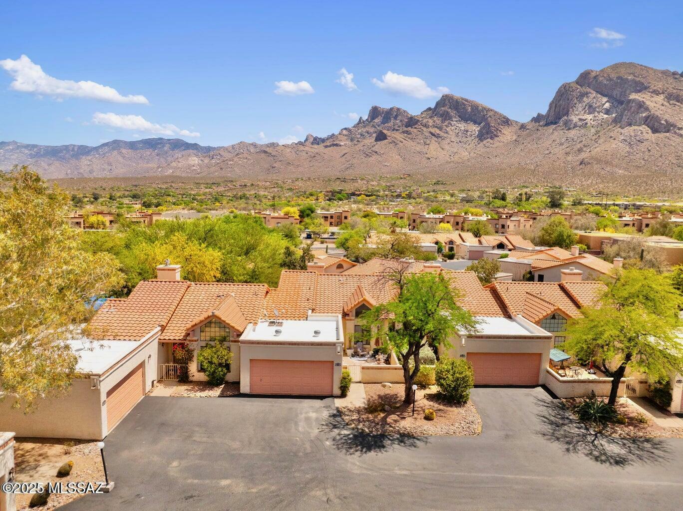 Property Photo: 133 E Horizon Circle AZ 85737