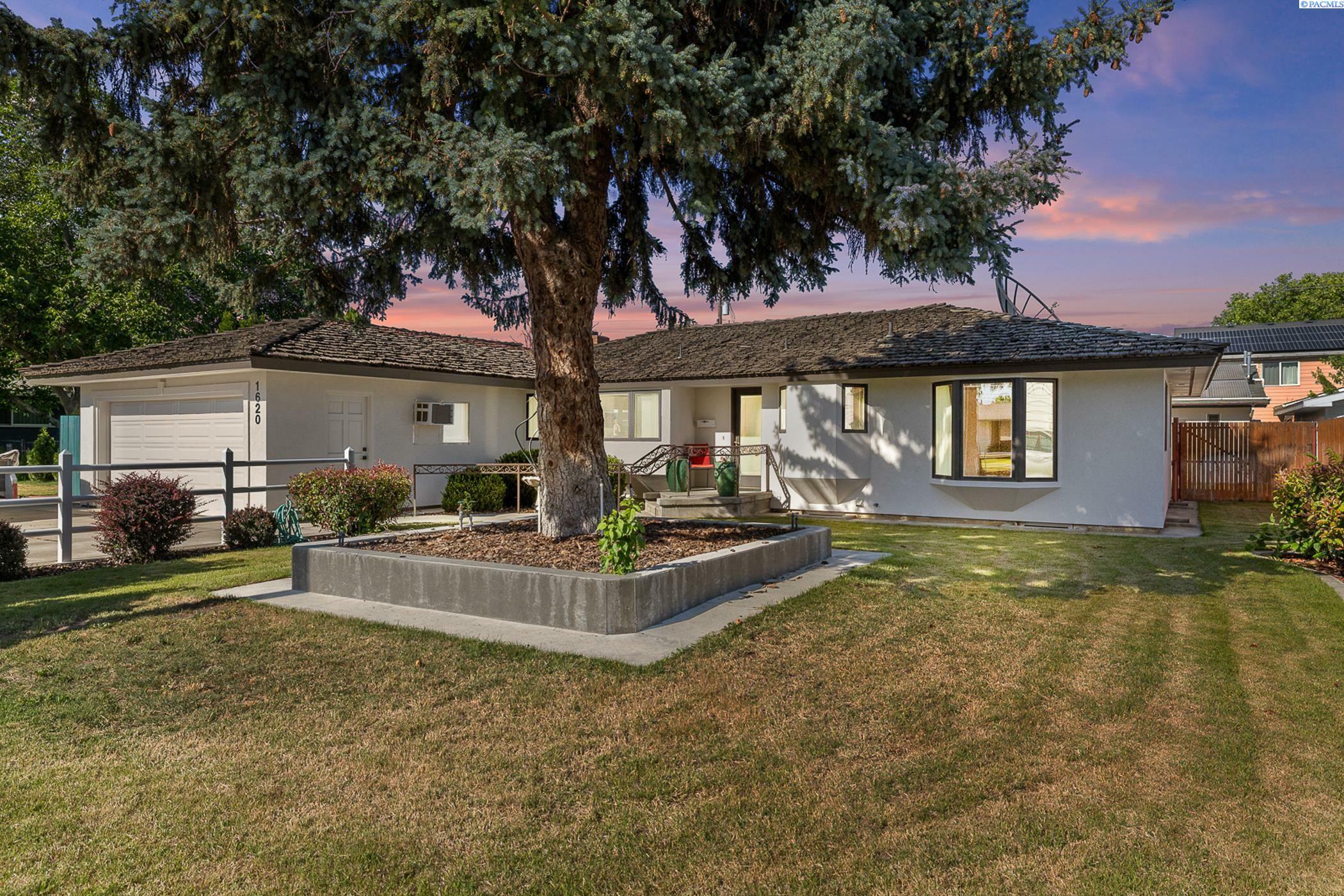 Property Photo: 1620 Goethals Dr WA 99352