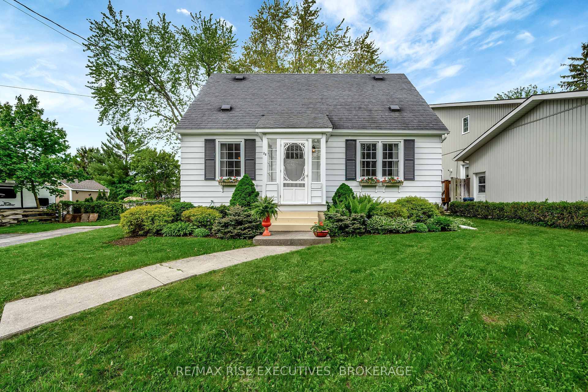Photo de la propriété:  28 Lemoine Street  ON K8P 4G7 