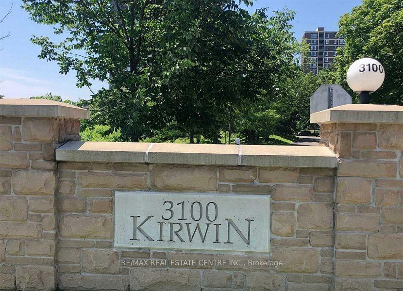 Property Photo: 3100 Kirwin Avenue 704 ON L5A 3S6