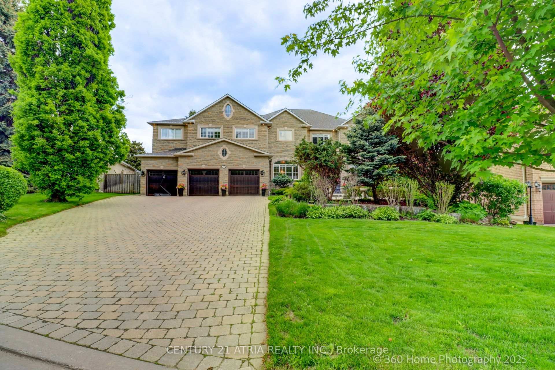 Property Photo: 27 Glacier Court ON L6A 2V3