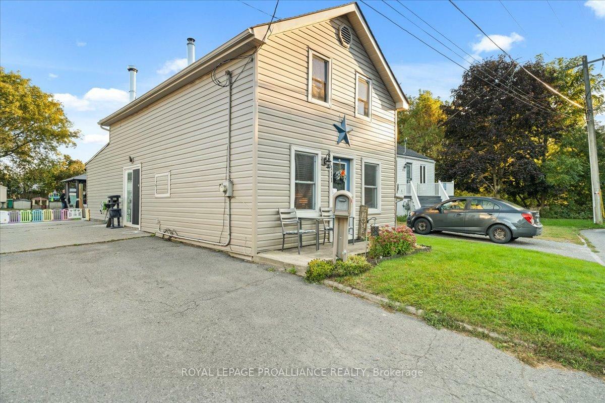 Photo de la propriété:  111 Davis Street E  ON K8V 5Z3 