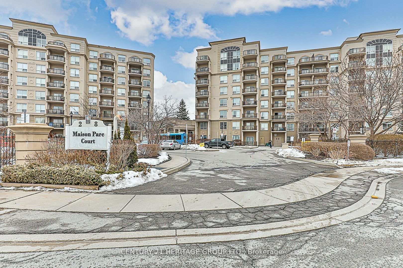 Property Photo: 8 Maison Parc Court 305 ON L4J 9K5