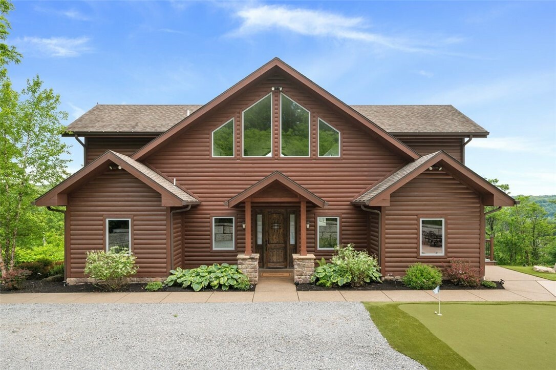 Property Photo:  201 Roosevelt Rd  PA 15202 