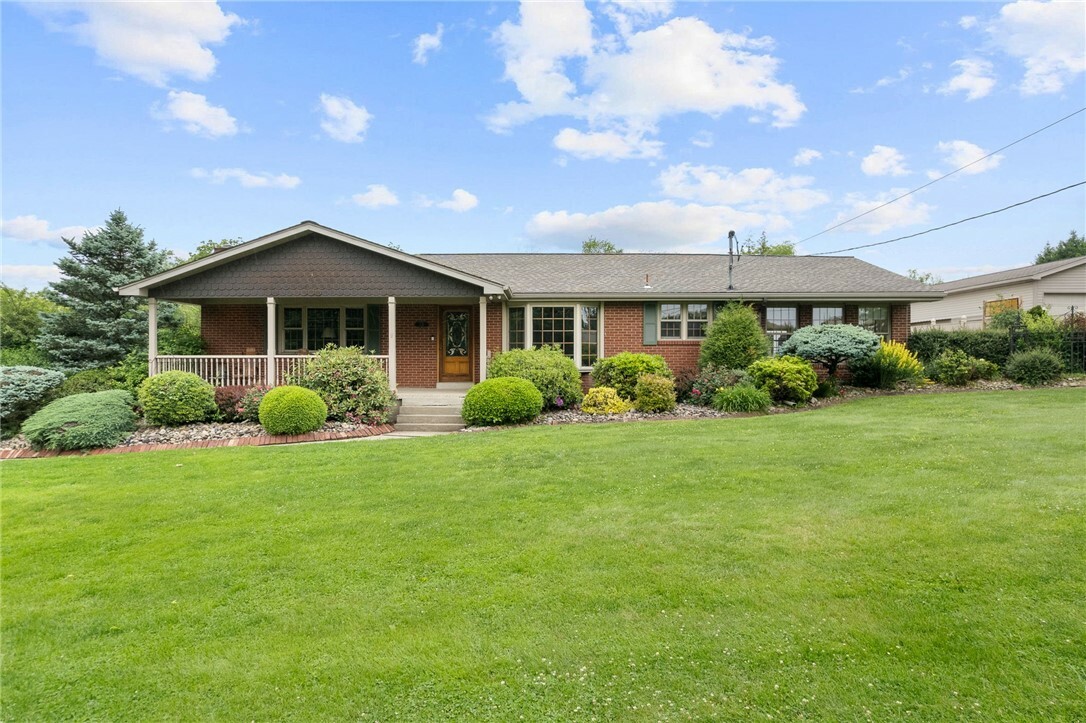 Property Photo: 221 Moody Rd PA 15126