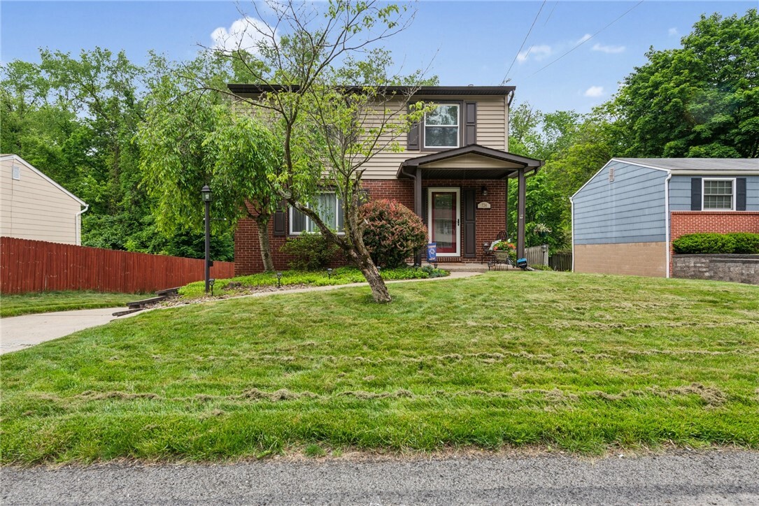 Property Photo: 724 Pine Valley Dr PA 15239
