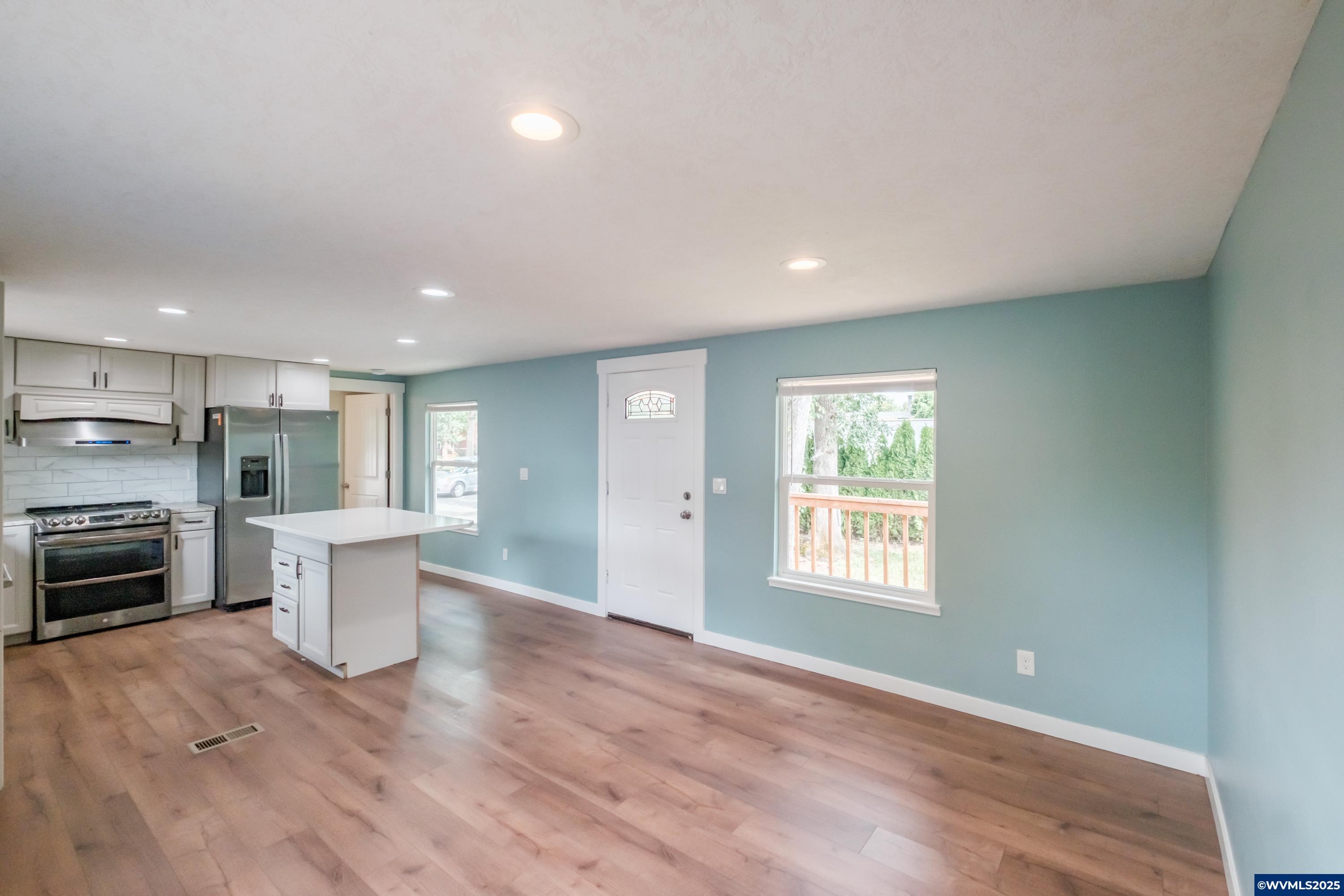 Property Photo: 9874 Golf Club #9 Rd SE 9 OR 97383