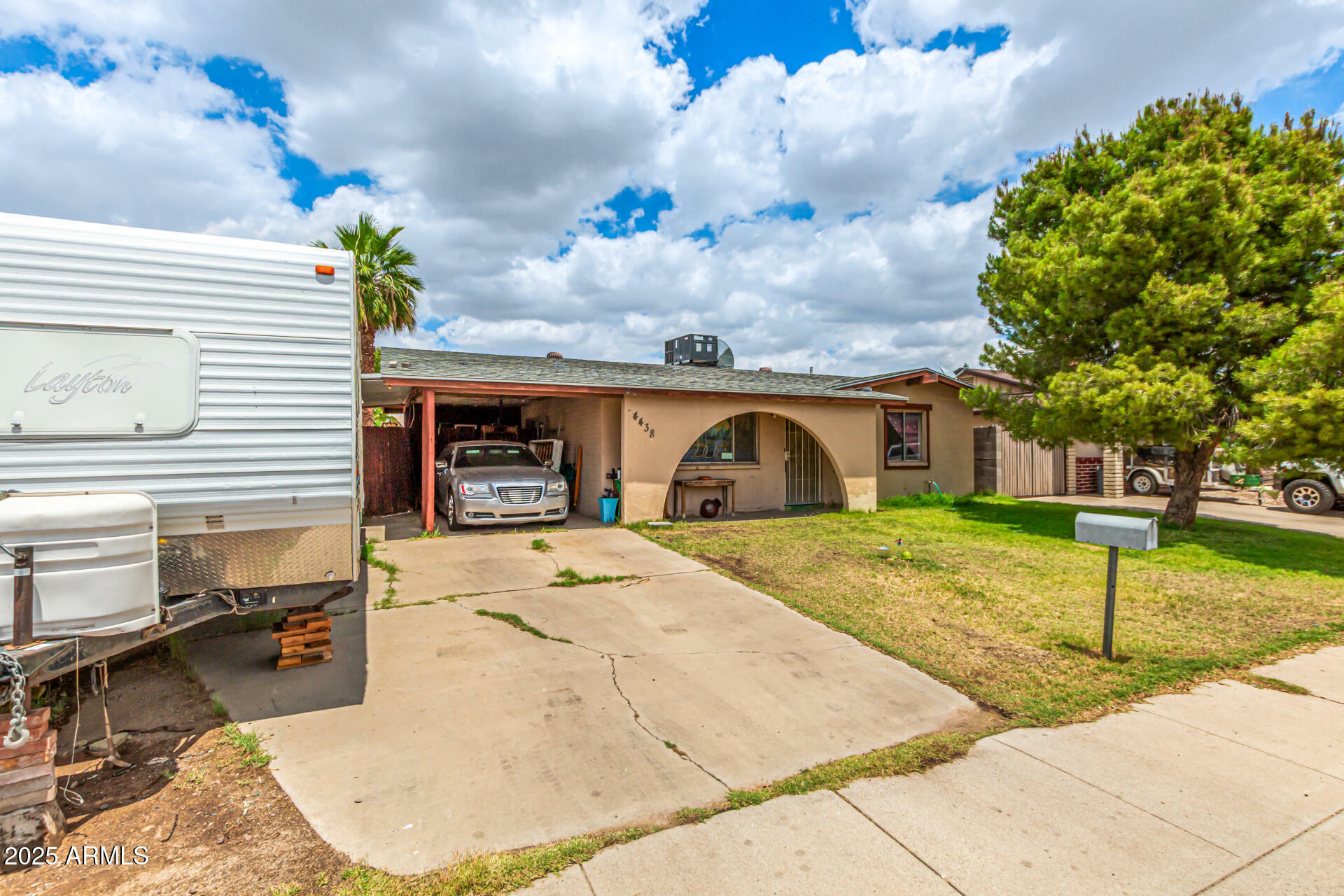 Property Photo: 4438 W Hatcher Road AZ 85302