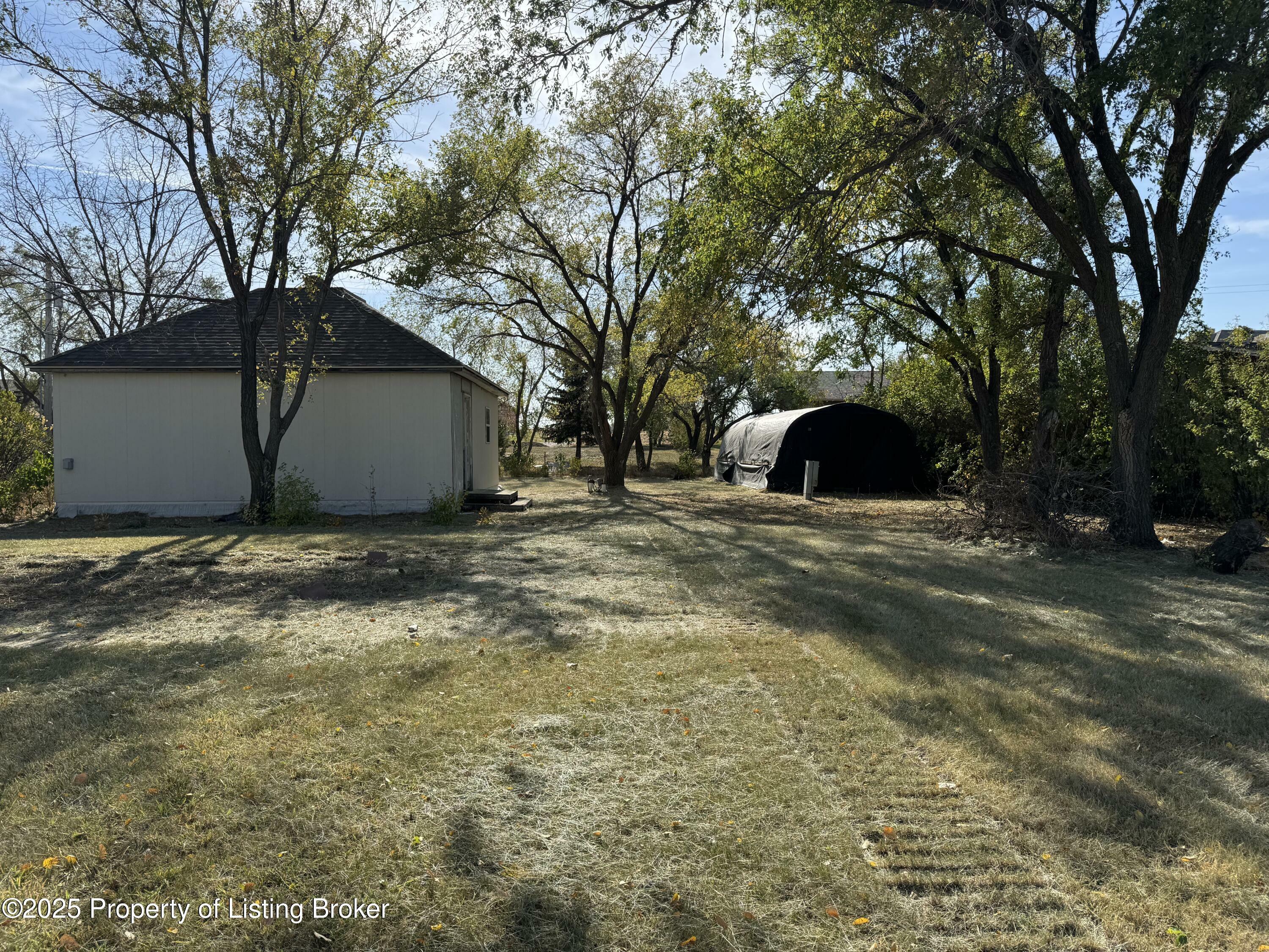 Property Photo:  428 2nd Avenue SE  ND 58835 