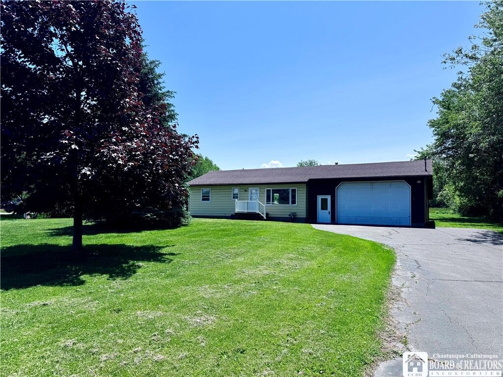 Property Photo:  3721 New Road  NY 14048 