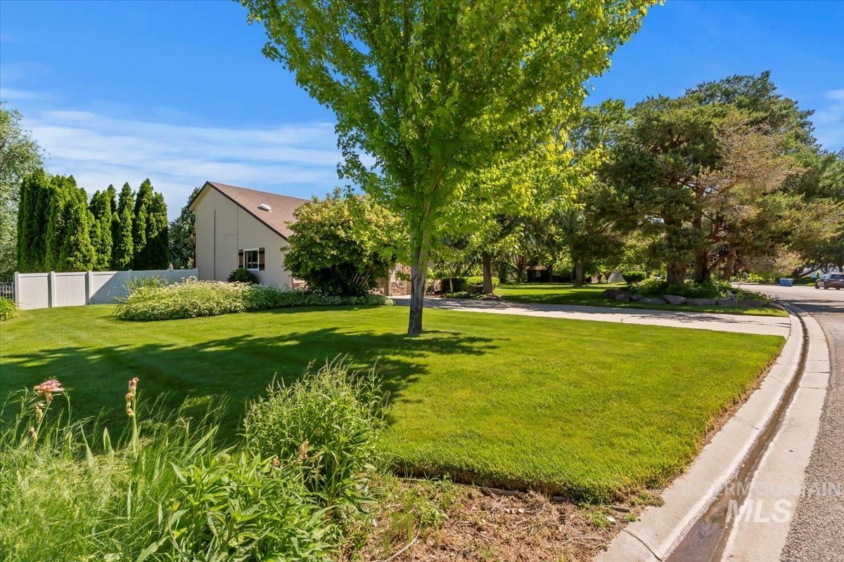 Property Photo: 2908 E Leslie Drive ID 83642