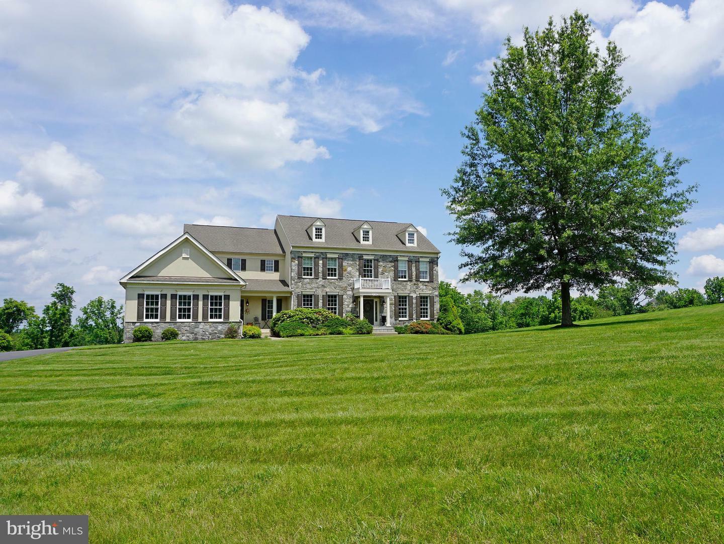Property Photo: 40788 Lastos Court VA 20197