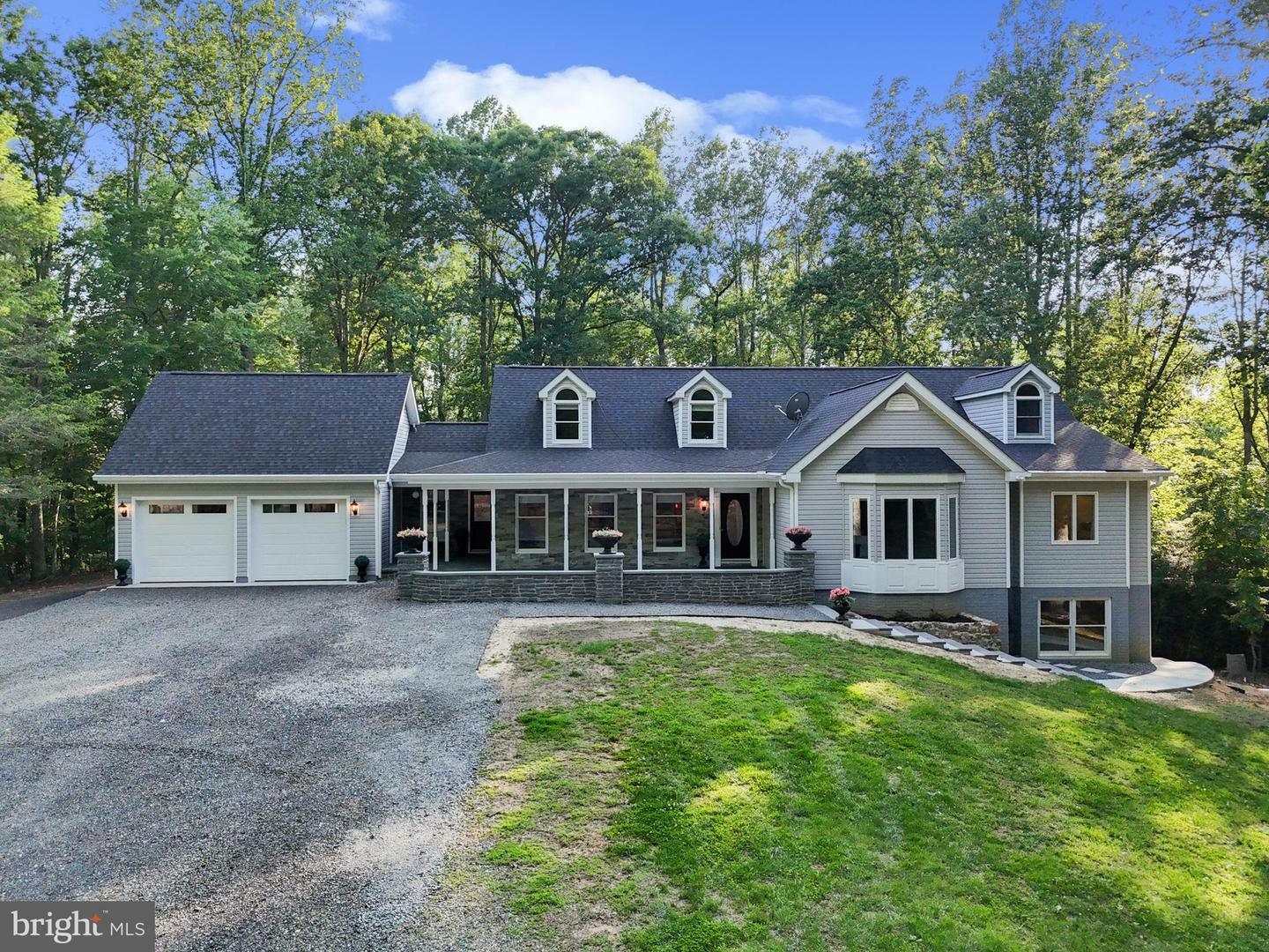 Property Photo: 7006 Tapps Ford Road VA 20106