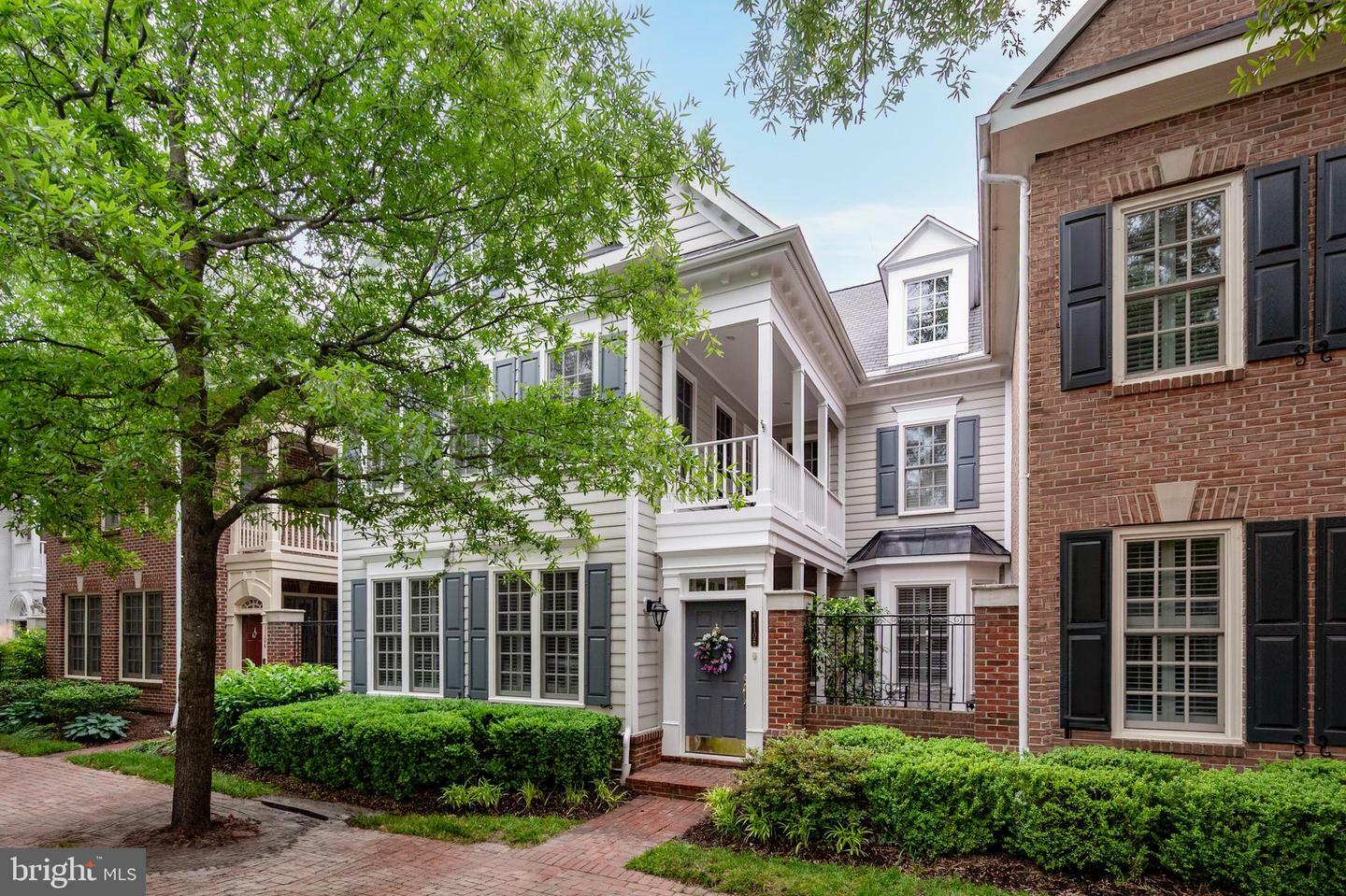 Property Photo: 1106 Roundhouse Lane VA 22314