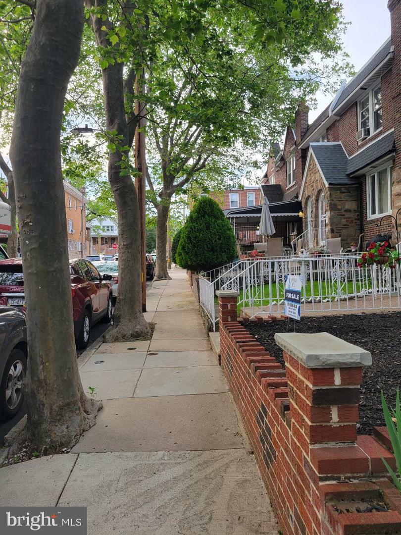 Property Photo:  2133 N Hobart Street  PA 19131 